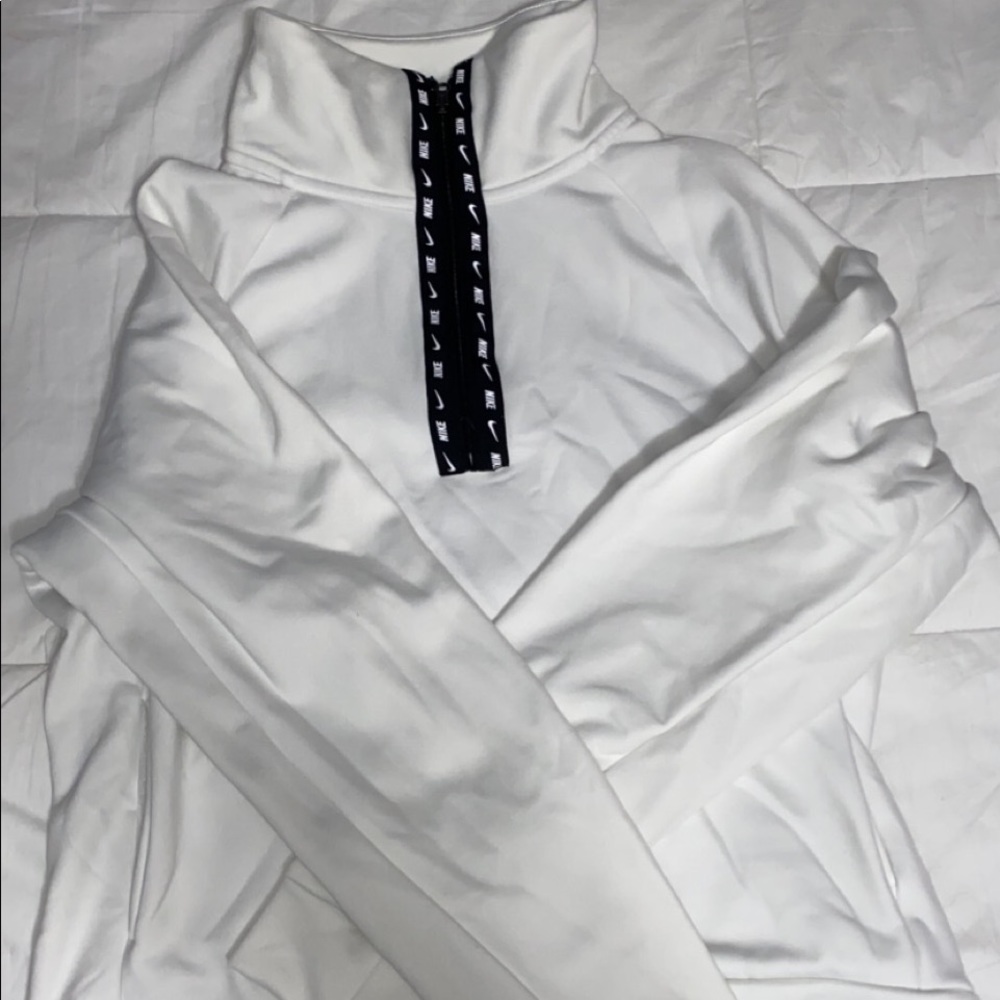 Crewneck zip up